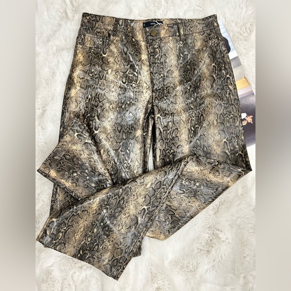 Snake print pants Mango
Like new🔥 - Picture 8 of 13